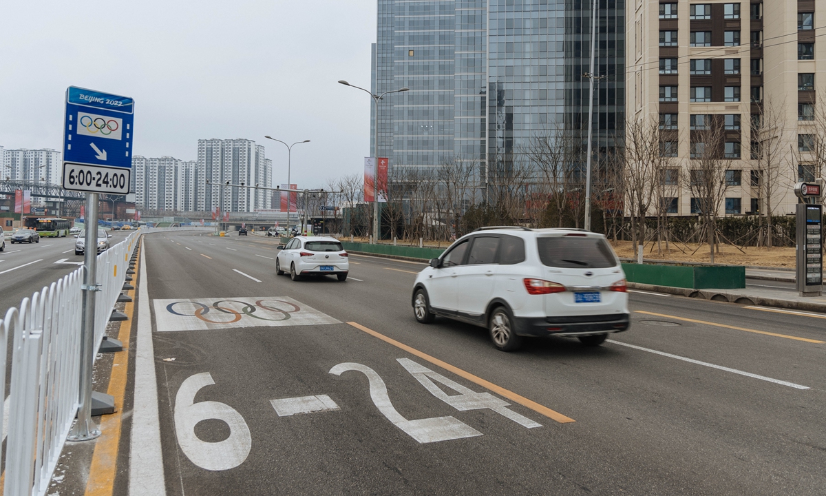 Vehicles pass by a sign for a special lane for the Winter Olympic Games on a road in Beijing on January 21, 2022. Photo: Li Hao/GT