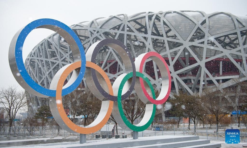 Photo taken on Jan. 20, 2022 shows the Olympic rings and the National Stadium amid snowfall in Beijing, capital of China.(Photo: Xinhua)