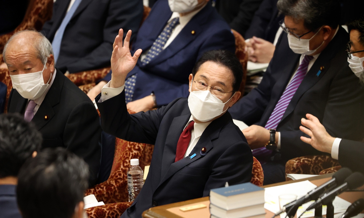 Japanese Prime Minister Fumio Kishida (center) raises his hand to answer a question at the Lower House's budget committee session at the National Diet in Tokyo on Monday, January 24, 2022. The Japanese government will decide on expanding a quasi-state of emergency to more than 30 prefectures.Photo:VCG