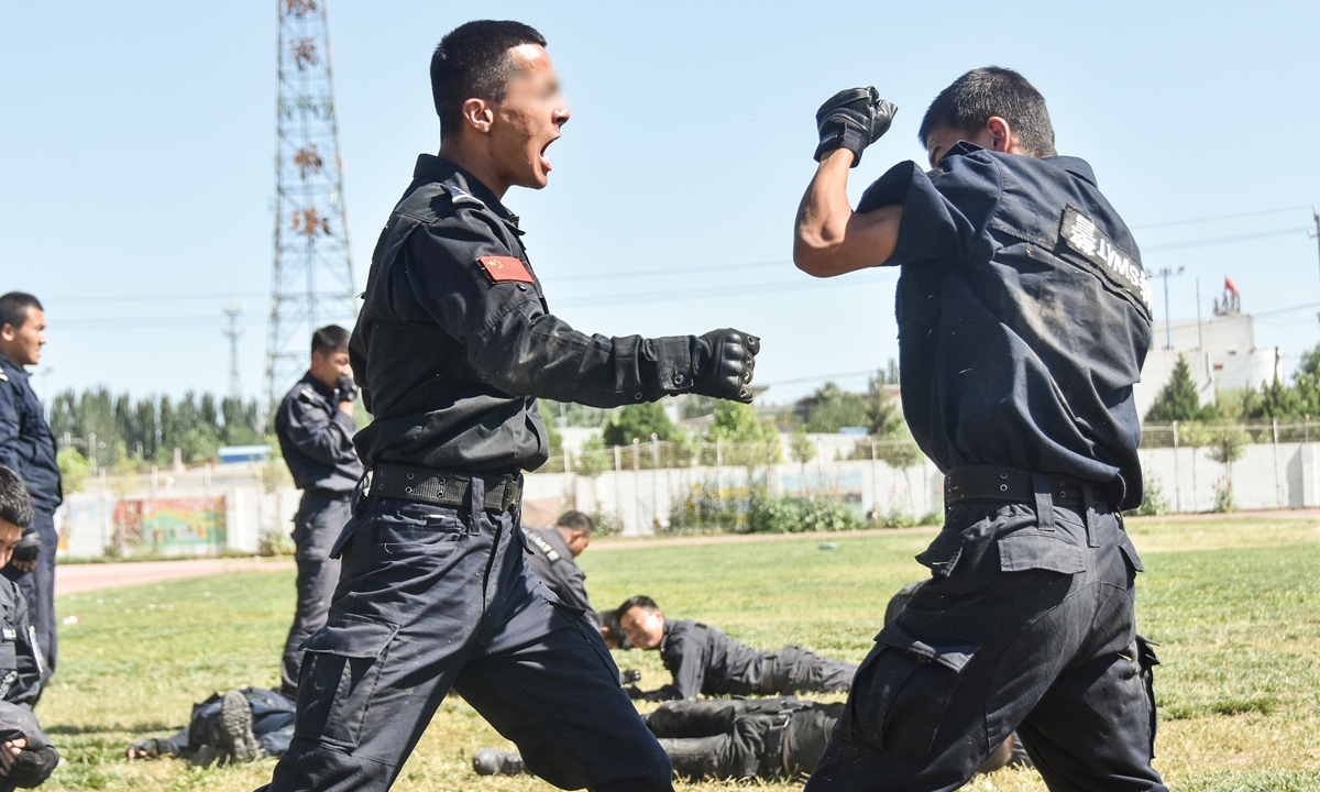 Special forces officers engage in specialized counter-terrorism combat training. Photo: Courtesy of Wang Yanping