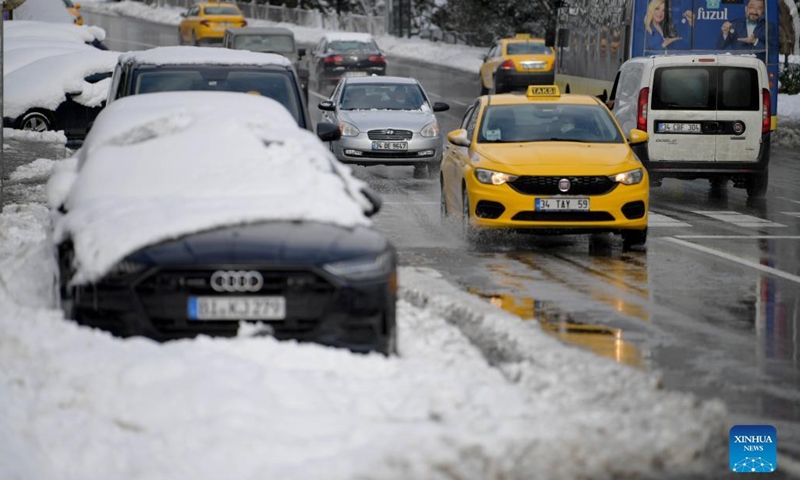 Vehicles run on a road in Istanbul, Turkey, on Jan. 25, 2022. Istanbul announced a ban on private vehicles from the roads on Tuesday due to a strong snowfall. (Photo: Xinhua)