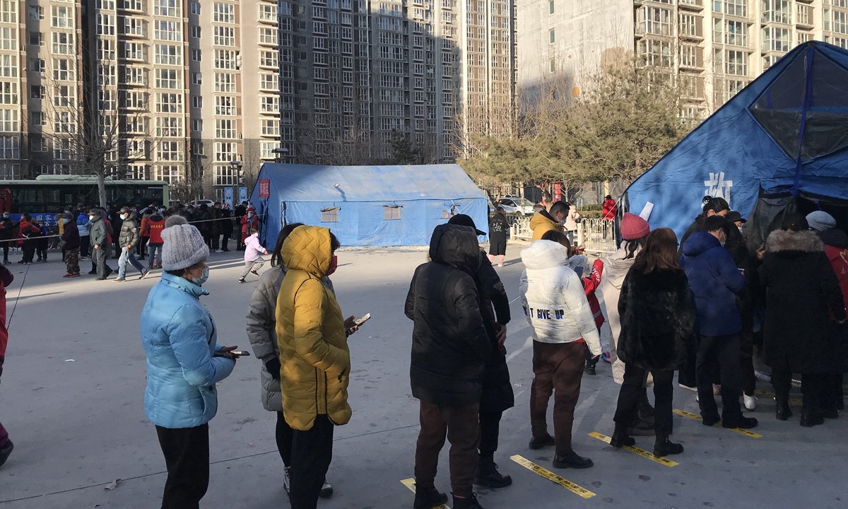 Residents line up to take nucleic acid test on January 26,2022,at Fuchengwuqi community in Yanjiao town, Sanhe, North China's Hebei Province.Sanhe reports one positive COVID-19 case on Wednesday. Photo: Hao Lei/GT