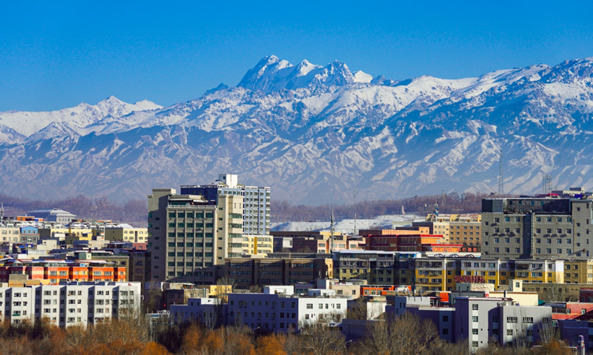 A view of Urumqi, the capital city of Northwest China's Xinjiang Uygur Autonomous Region, lies at the foot of the Tianshan Mountains Photo: VCG