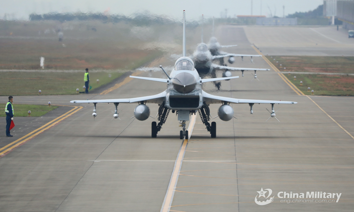 Fighter jets attached to an aviation brigade of the air force under the PLA Southern Theater Command taxi on the runway to the takeoff point prior to an air combat flight training exercise on January 17, 2022. (eng.chinamil.com.cn/Photo by Wu Gaoming)