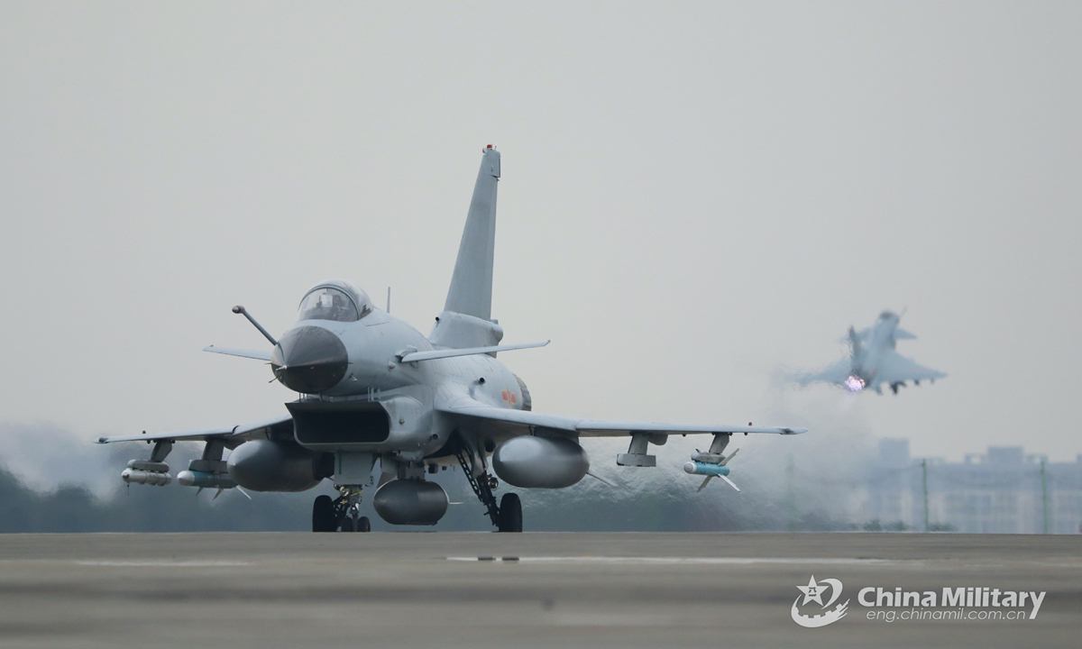A fighter jet attached to an aviation brigade of the air force under the PLA Southern Theater Command taxies on the runway to the takeoff point prior to an air combat flight training exercise on January 17, 2022. (eng.chinamil.com.cn/Photo by Wu Gaoming)
