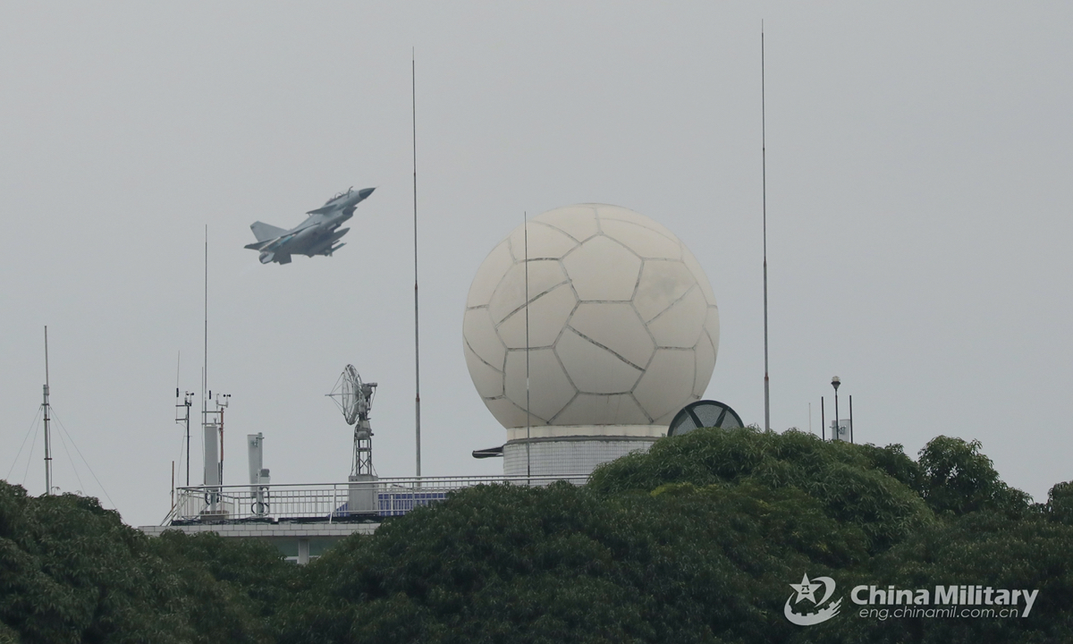 A fighter jet attached to an aviation brigade of the air force under the PLA Southern Theater Command soars up into the sky during an air combat flight training exercise on January 17, 2022. (eng.chinamil.com.cn/Photo by Wu Gaoming)
