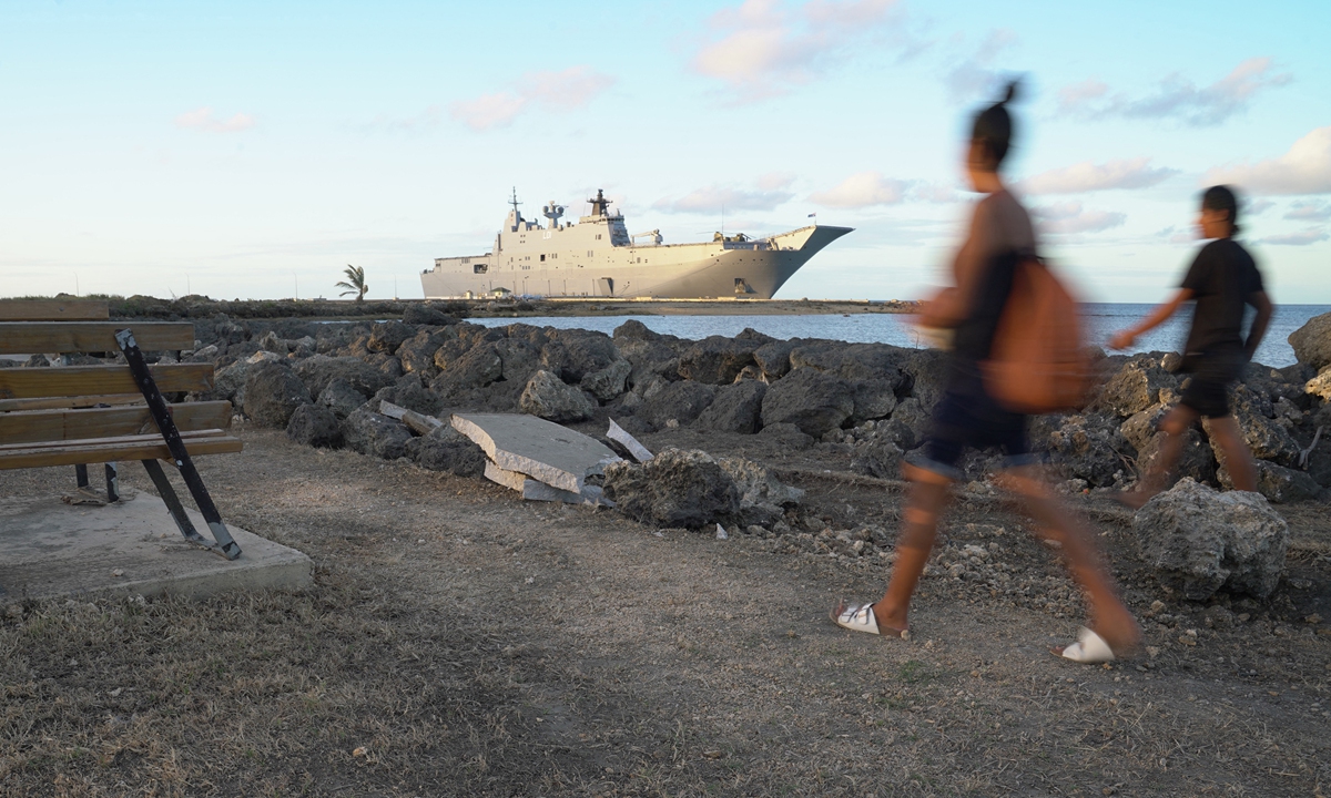 This photo shows the Australian Navy's HMAS Adelaide docked at Vuna Wharf in Tonga's capital Nuku'alofa on Wednesday, to deliver aid following the January 15 eruption of the nearby Hunga Tonga-Hunga Ha'apai underwater volcano.Photo: AFP