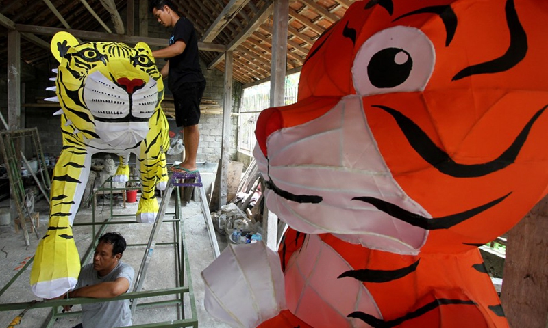 Workers make a tiger lantern for the upcoming Chinese Lunar New Year at Sukoharjo district in Surakarta, Central Java, Indonesia, Jan. 26, 2022.(Photo: Xinhua)