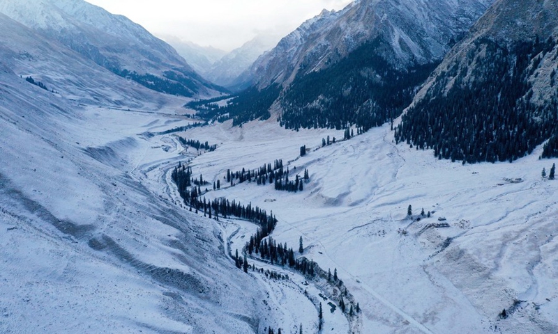 Aerial photo taken on Jan. 25, 2022 shows the Akyaz Valley in Zhaosu County, Kazak Autonomous Prefecture of Ili, northwest China's Xinjiang Uygur Autonomous Region.(Photo: Xinhua)