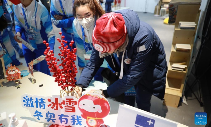 A delegation member of Serbia writes Spring Festival couplets at the Olympic Village for the Beijing 2022 Winter Olympics in Yanqing District of Beijing, capital of China, Jan. 31, 2022. Delegation members and volunteers celebrated the Chinese Lunar New Year, or the Year of Tiger at the Olympic Village on Monday. (Photo by Xiao Shaowen/Xinhua)