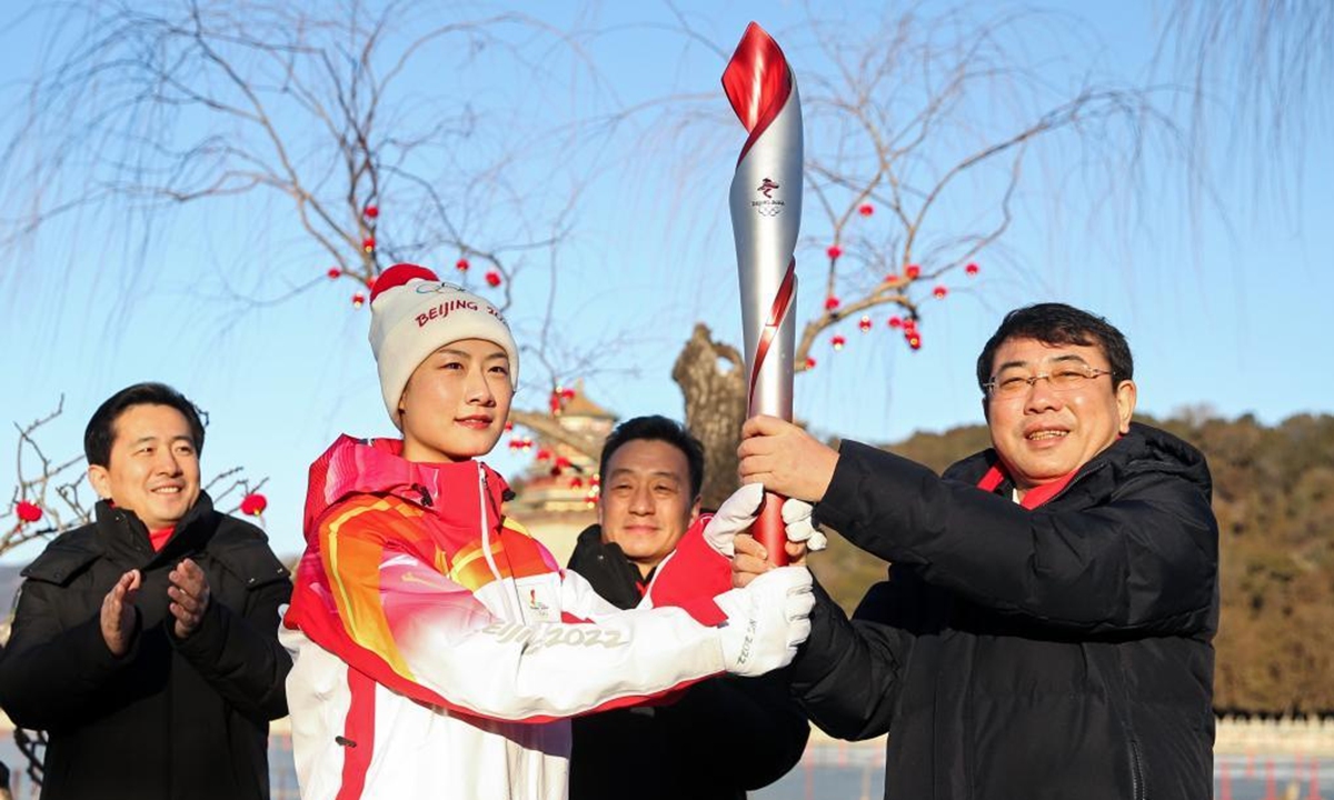 Torch bearer Ding Ning (2nd L) attends the Beijing Olympic Torch Relay at the Summer Palace in Beijing, capital of China, Feb. 4, 2022. (Xinhua/Jia Haocheng)