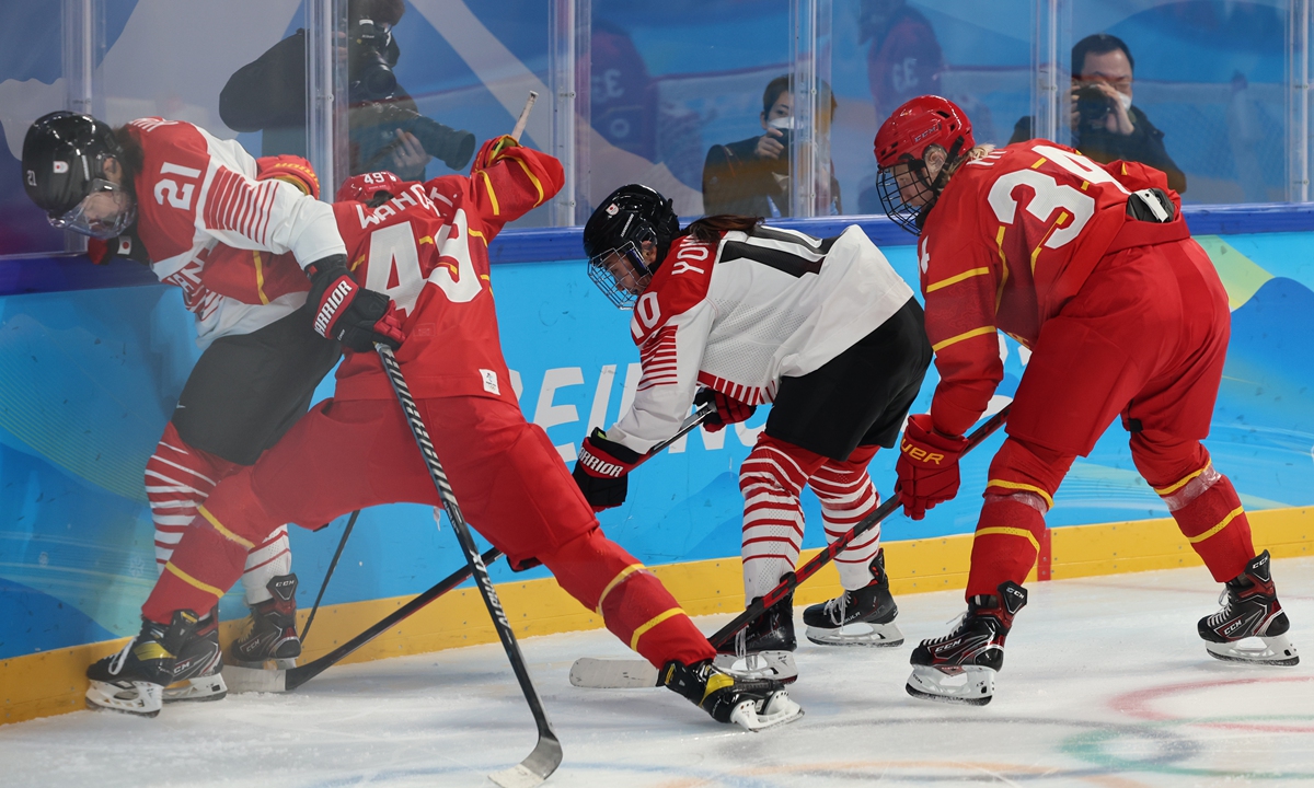 Athletes compete during the ice hockey women's Group B match between China and Japan at Wukesong Sports Centre in Beijing on February 6, 2022. Photo: GT/Li Hao