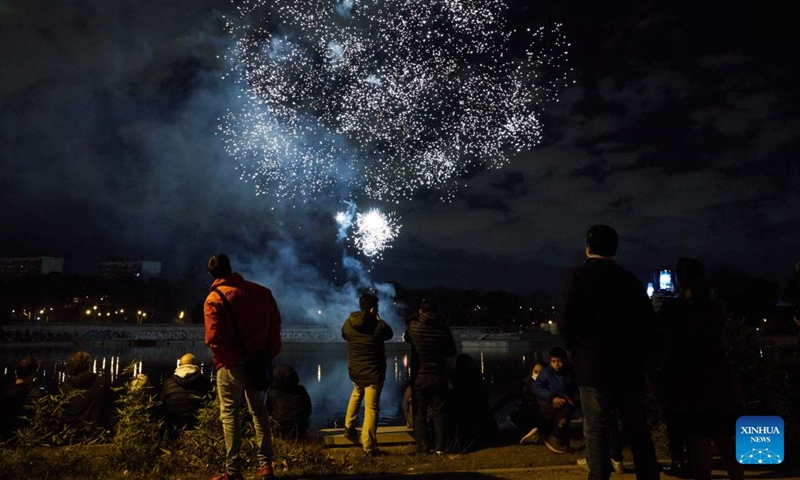 People watch fireworks in celebration of Chinese Lunar New Year at Pradolongo Park in Madrid, Spain, Feb. 5, 2022.Photo:Xinhua