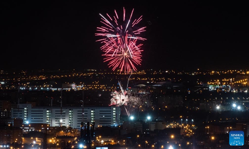 Photo taken on Feb. 5, 2022 shows fireworks in celebration of Chinese Lunar New Year at Pradolongo Park in Madrid, Spain.Photo:Xinhua