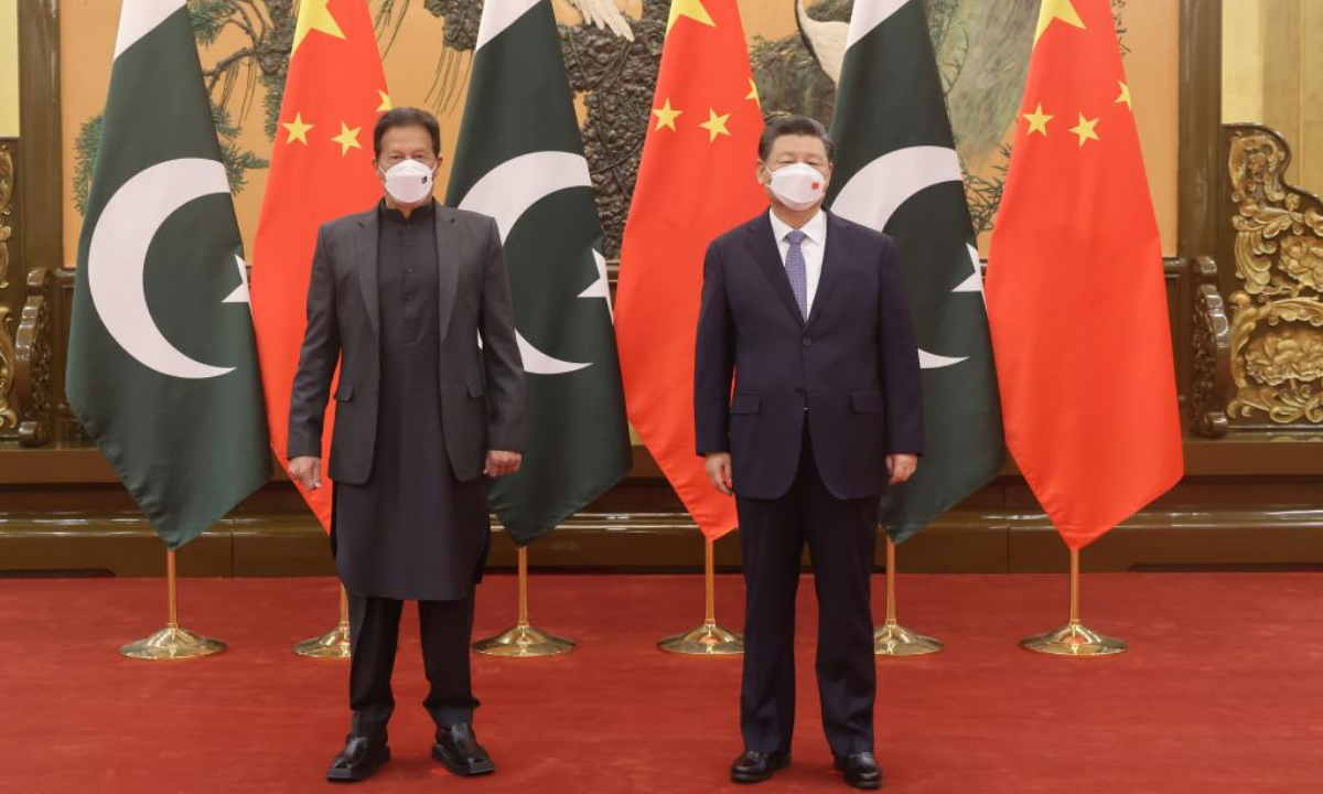Chinese President Xi Jinping meets with Pakistani Prime Minister Imran Khan, who came to China for the opening ceremony of the Beijing 2022 Olympic Winter Games, at the Great Hall of the People in Beijing, capital of China, Feb. 6, 2022. Photo: Xinhua