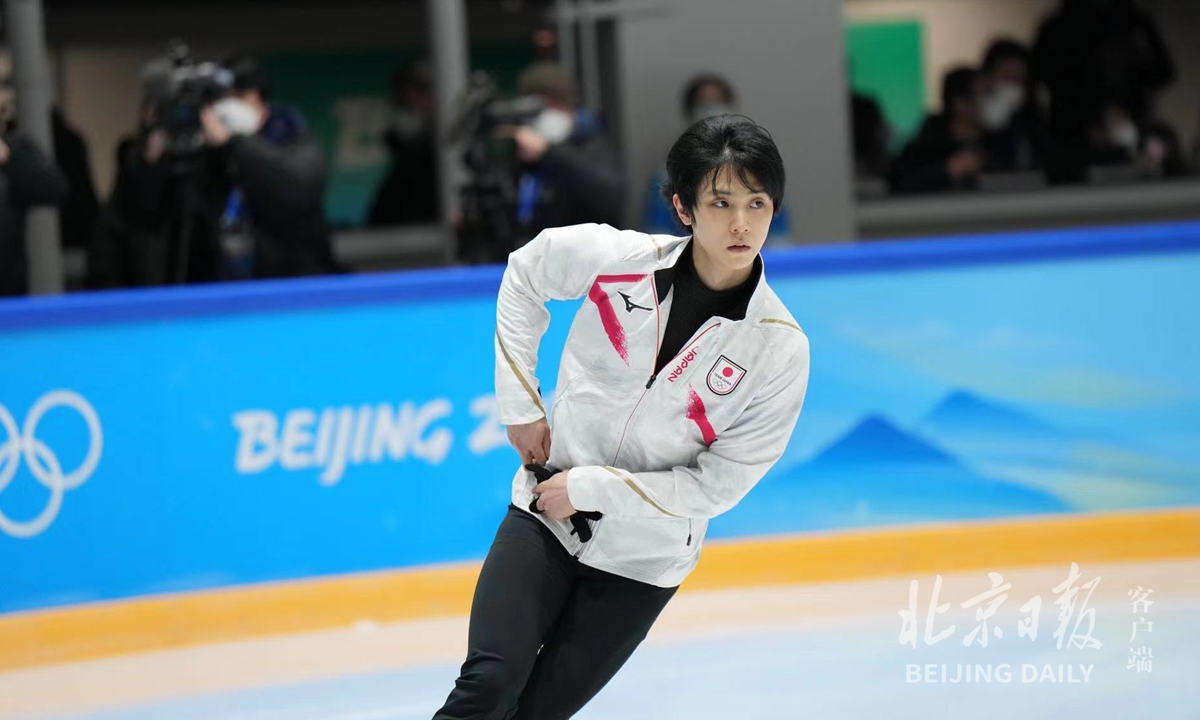 Japanese figure skater Yuzuru Hanyu practices at the Capital Indoor Stadium on February 7, 2022. Photo: Beijing Daily. 
