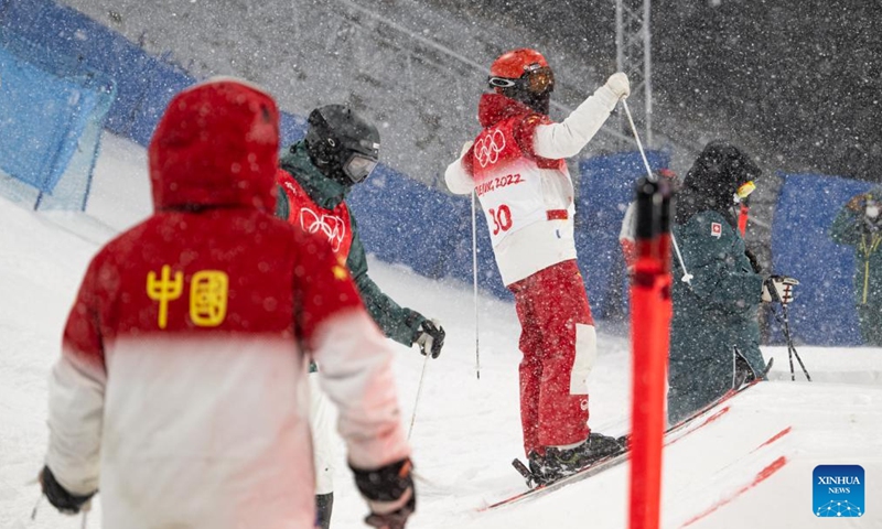 Men's freestyle skiing moguls athlete Zhao Yang of China takes part in a training session at Genting Snow Park in Chongli district of Zhangjiakou city in north China's Hebei Province, January 30, 2022.Photo: Xinhua