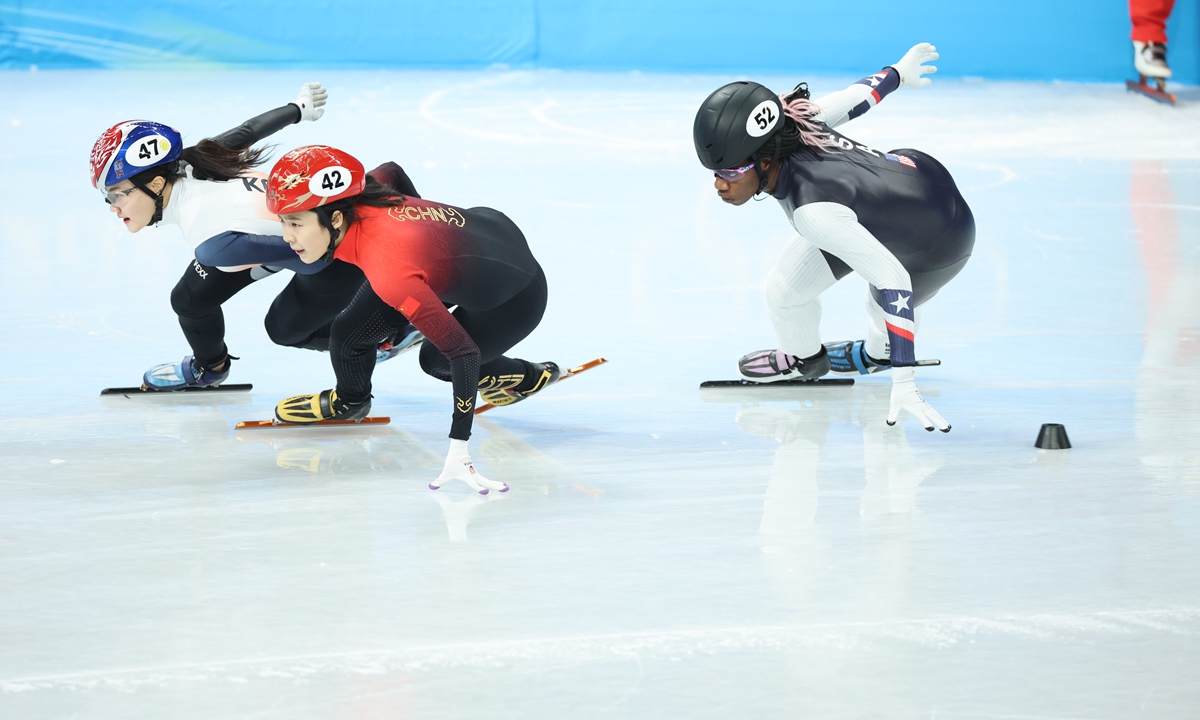 Chinese short-track speed skater Zhang Chutong (No.42) comptes in the women's 1,000 meters heat on February 9. Photo: Li Hao/Global Times
