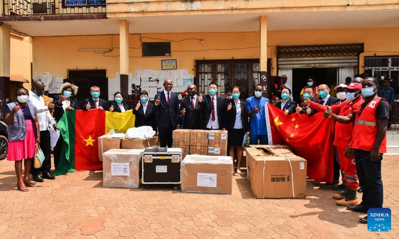 Members of the 21st batch of the Chinese medical team in Cameroon pose for a photo with Mayor of Mbalmayo Dieudonne Zang Mba Obele and other local officials during a farewell ceremony for the medical team in Mbalmayo, Cameroon, on Feb. 8, 2022.Photo:Xinhua