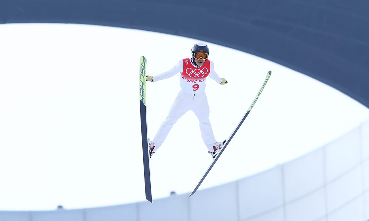 Zhao Jiawen competes during the individual Gundersen normal hill/10km ski jumping competition round on February 9, 2022. Photo: VCG