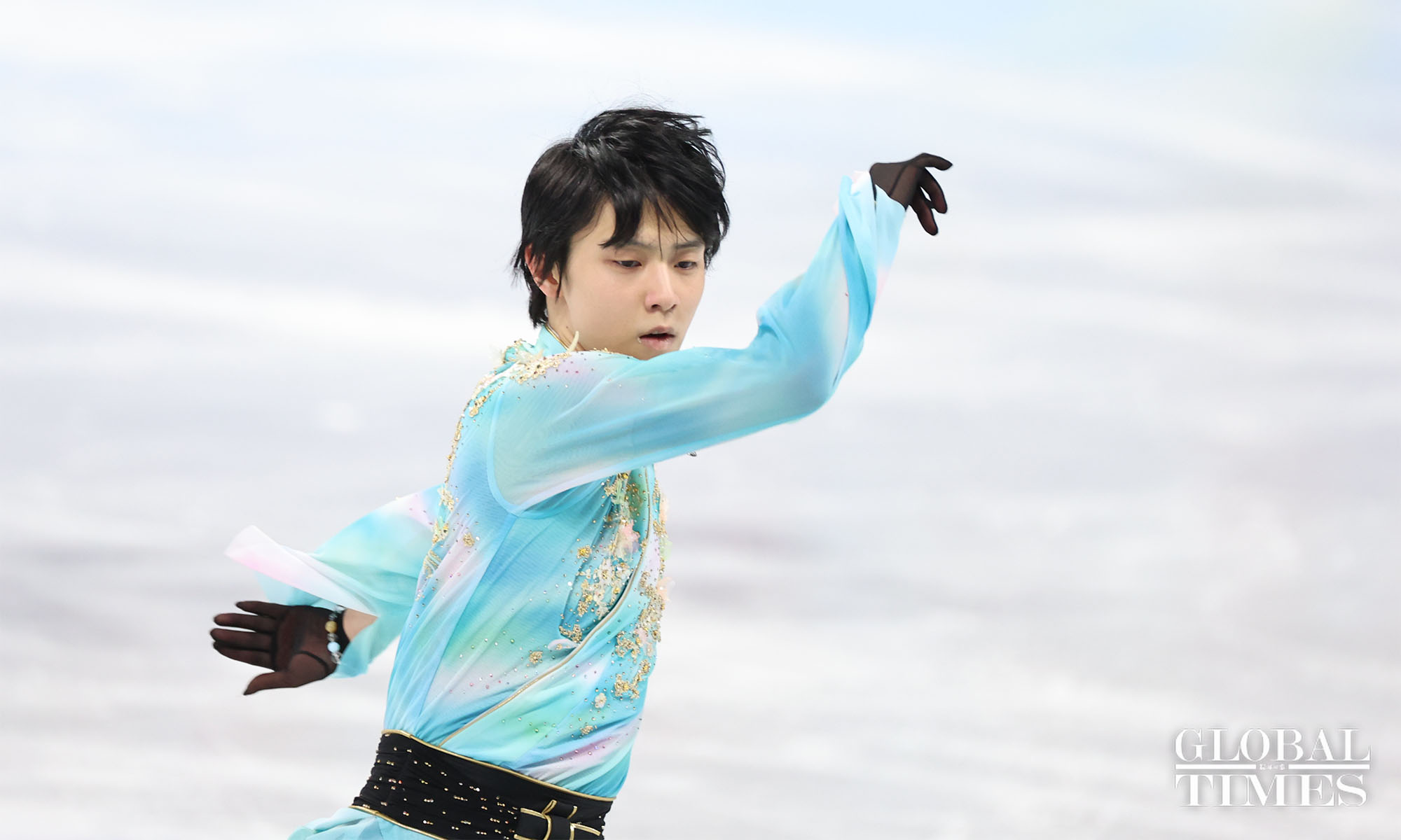 Live From Beijing 2022 Yuzuru Hanyu bends down to touch the ice surface and say goodbye after finishing Olympic figure skating in fourth