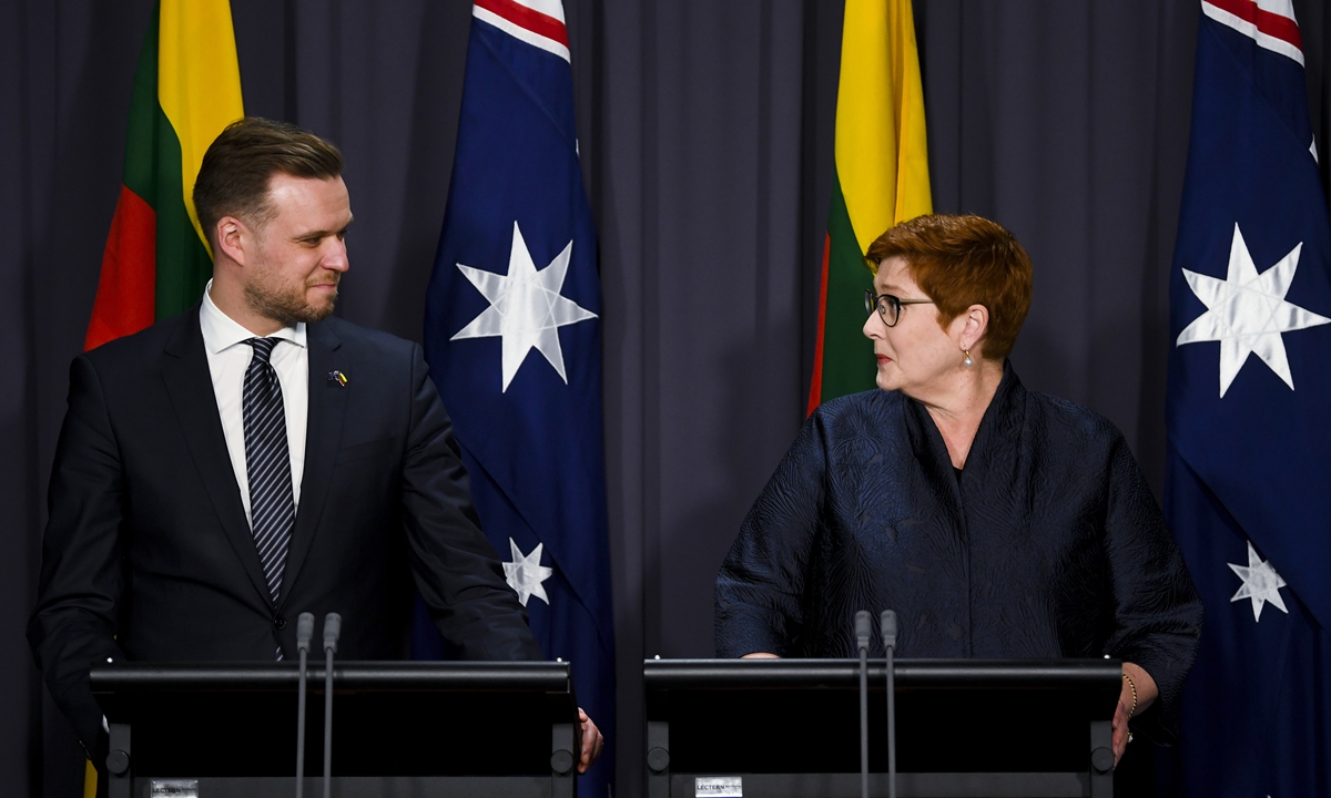 Australian Foreign Affairs Minister Marise Payne (right) and Lithuania's counterpart Gabrielius Landsbergis hold a press conference at Parliament House in Canberra, Australia on February 9, 2022. Photo: VCG