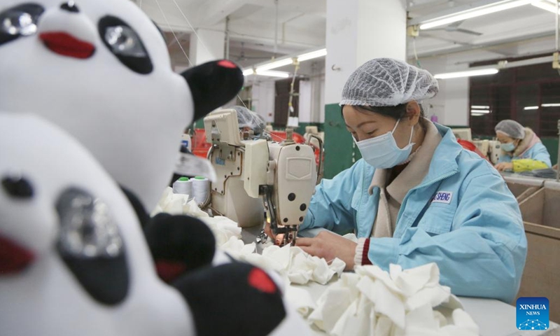 A worker produces Bing Dwen Dwen merchandise at a toy factory in Jinjiang City, southeast China's Fujian Province, Feb. 9, 2022. Bing Dwen Dwen, the mascot for the Beijing 2022 Olympic Winter Games, has recently become a smash hit. A licensed manufacturer in Jinjiang has resumed the production of Bing Dwen Dwen merchandise ahead of schedule to ensure adequate supply for the market.(Photo: Xinhua)