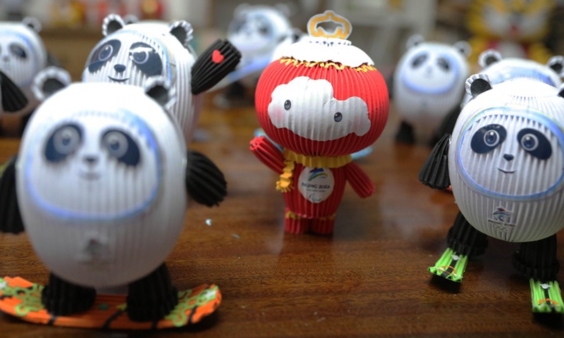 Photo taken on Feb. 10, 2022 shows mascots of Beijing 2022 Olympic Winter Games Bing Dwen Dwen and Beijing 2022 Paralympic Winter Games Shuey Rhon Rhon made of paper in Shenyang, capital of northeast China's Liaoning Province.(Photo: Xinhua)