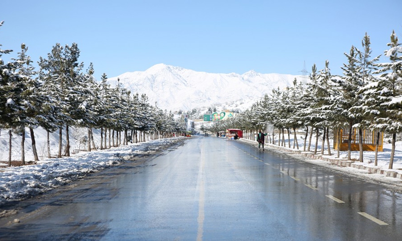 Photo taken on Feb. 7, 2022 shows a road leading to Qargha lake in Kabul, Afghanistan.Photo:Xinhua