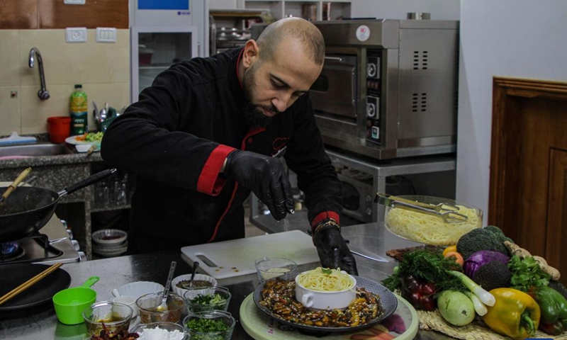 Ibrahim Badwan, a chef, prepares Chinese dishes at Mzaaq center for culinary arts education, in Gaza City, Feb. 6, 2022.Photo:Xinhua