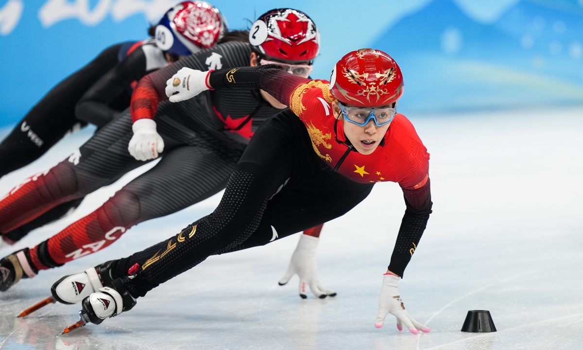 Chinese short track speed skater Fan Kexin competes in the women's 3,000 meters relay on February 13, 2022.  Photo: VCG
