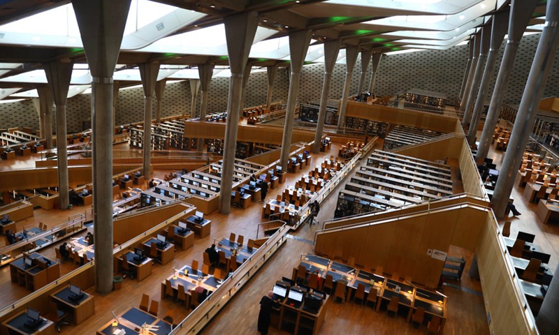 تظهر الصورة منظرا داخليا لمكتبة الإسكندرية في الإسكندرية ، مصر ، في 8 فبراير 2022. (الصورة: شينخوا)