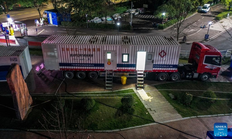 Aerial photo taken on Feb. 13, 2022 shows a mobile cabin PCR (polymerase chain reaction) laboratory in Debao County of Baise, south China's Guangxi Zhuang Autonomous Region. In recent days, mobile laboratories and air-inflated laboratories have been put into use in order to improve the efficiency of COVID-19 nucleic acid testing in Debao County.(Photo: Xinhua)