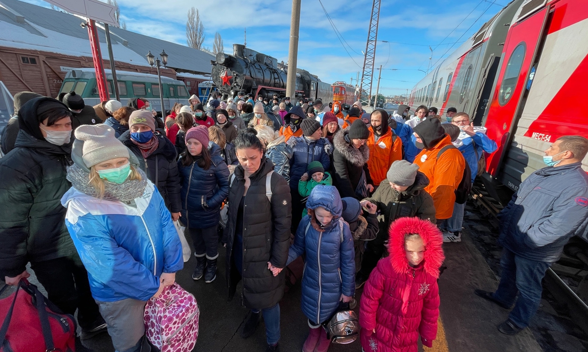People are evacuated from the Voronezh region by train on the Russia-Ukraine border on February 20, 2022, amid a looming risk of bilateral conflict. Photo: VCG
