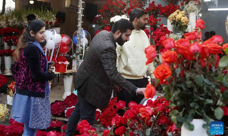 People buy flowers at a flower shop on Valentine's Day in Islamabad, capital of Pakistan, Feb. 14, 2022.(Photo: Xinhua)