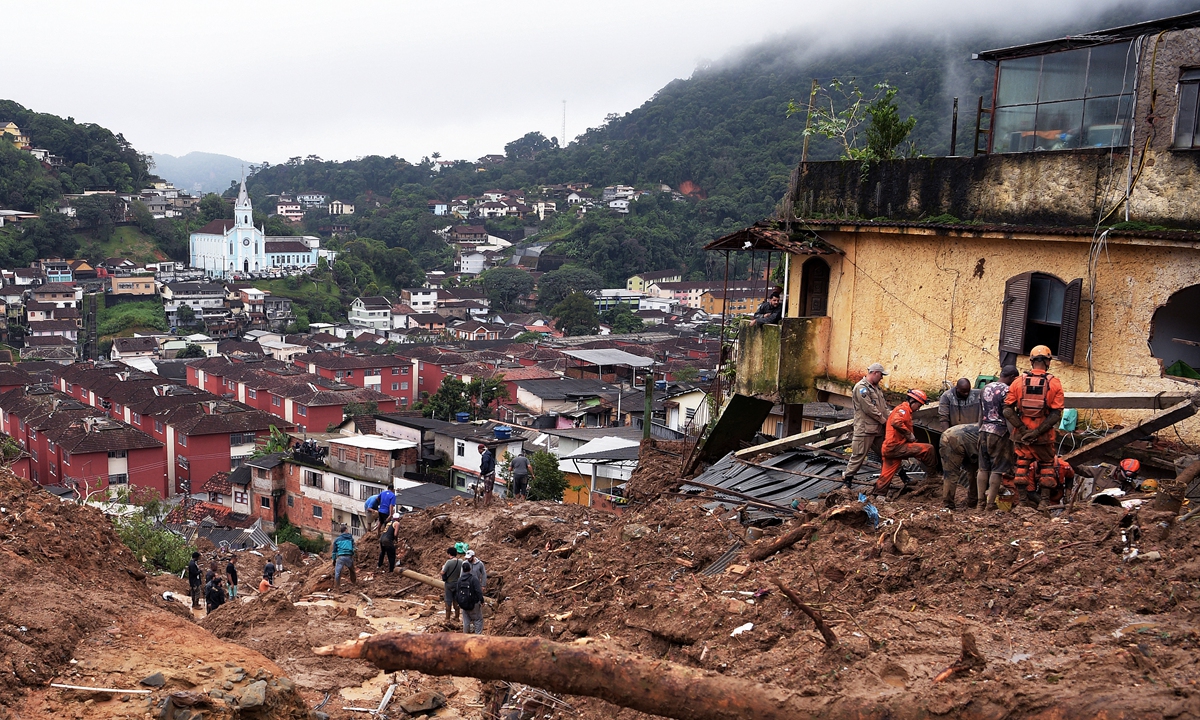 Rescue workers look for survivors after a mudslide in Petropolis, Brazil on February 16, 2022. Large-scale flooding destroyed hundreds of properties and claimed at least 94 lives in the area. Photo: AFP