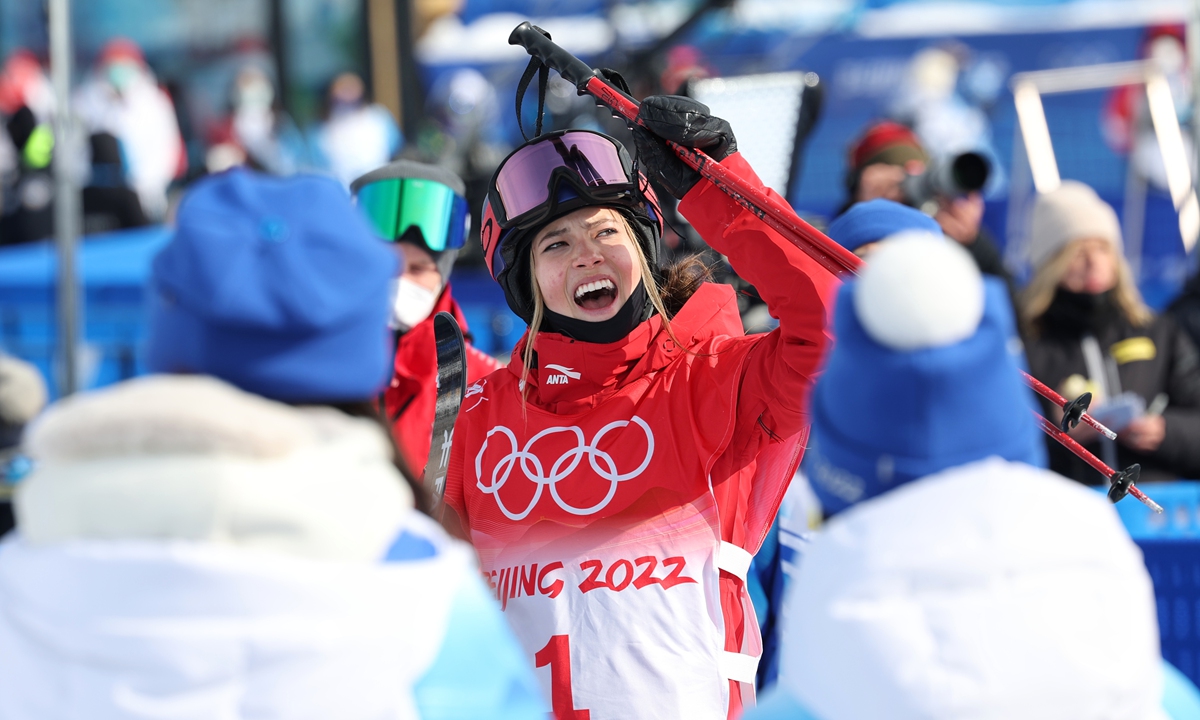 Gu Ailing attends the women’s freeski halfpipe qualifications on Thursday. Photo; Cui Meng/GT