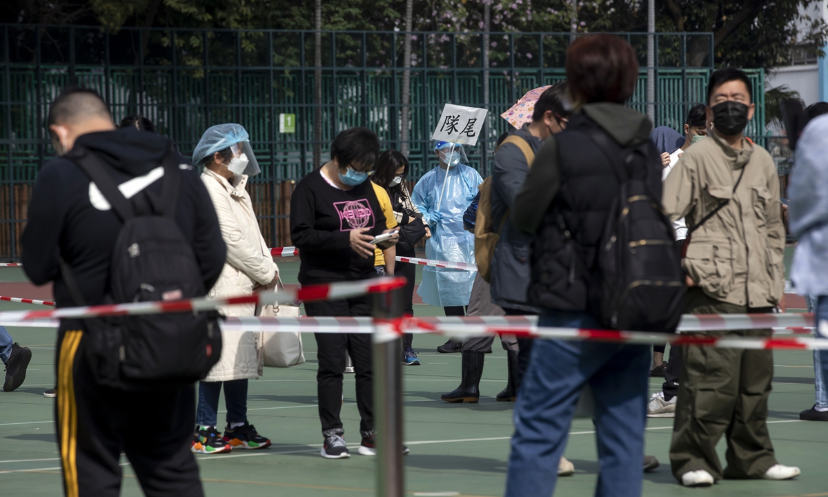 Hong Kong residents line up to take nucleic acid tests on February 15, 2022. Photo: CFP