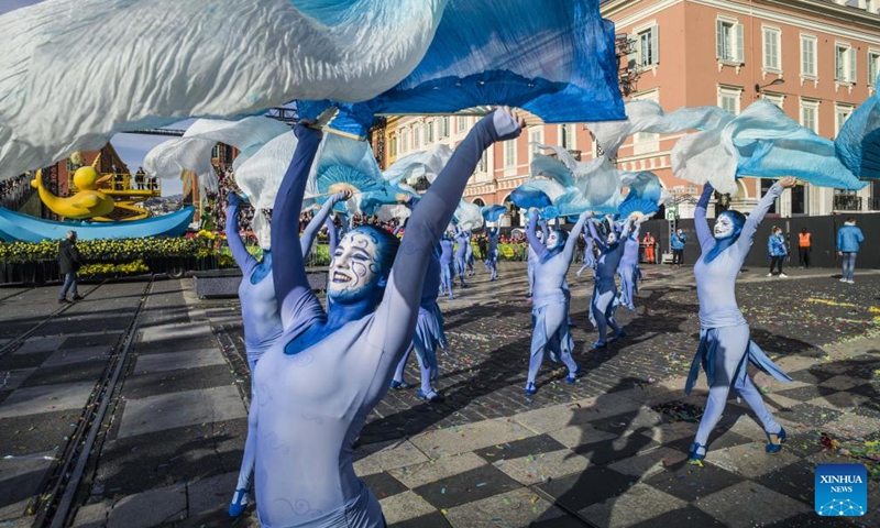 Actors perform during the Battle of the Flowers parade of the 2022 Nice Carnival in Nice, France, Feb. 16, 2022. The carnival runs from Feb. 11 to 27 under the theme King of Animals. Photo:Xinhua