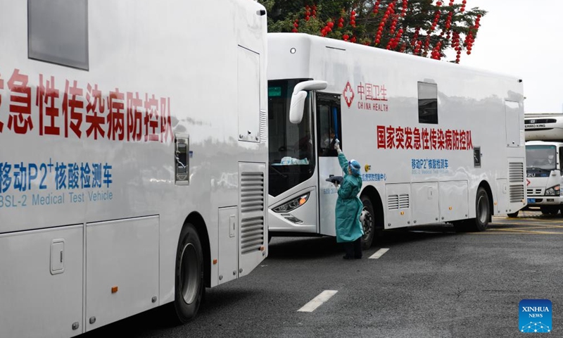 Mobile COVID-19 test vehicles set out to Hong Kong for assistance in COVID-19 fight, in Shenzhen, south China's Guangdong Province, Feb 17, 2022.Photo:Xinhua