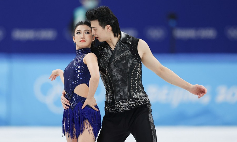 Wang Shiyue (L) and Liu Xinyu of China perform during the figure skating ice dance rhythm dance at Capital Indoor Stadium in Beijing, Feb. 12, 2022. (Photo: Xinhua)