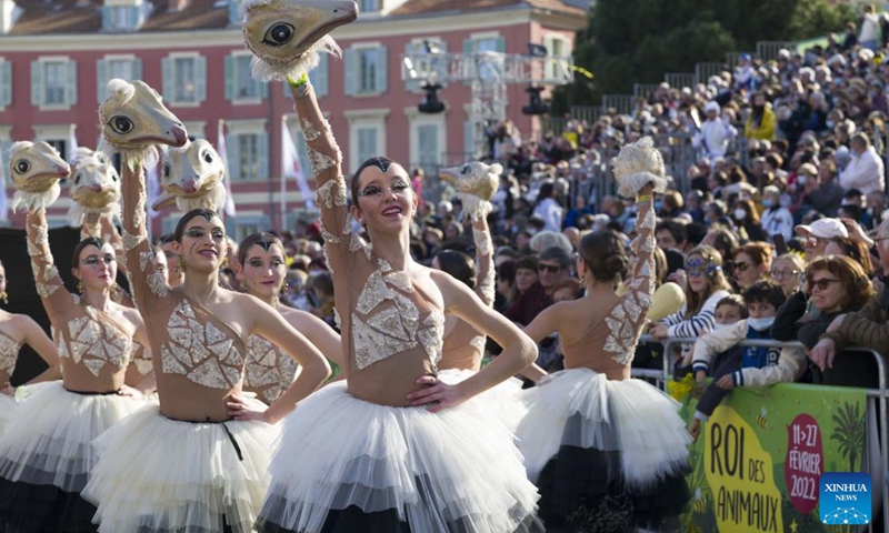 Actors perform during the Battle of the Flowers parade of the 2022 Nice Carnival in Nice, France, Feb. 16, 2022. The carnival runs from Feb. 11 to 27 under the theme King of Animals. Photo:Xinhua