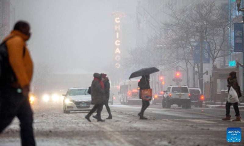 Citizens cross the street in downtown Chicago, the United States on Feb 17, 2022.Photo:Xinhua