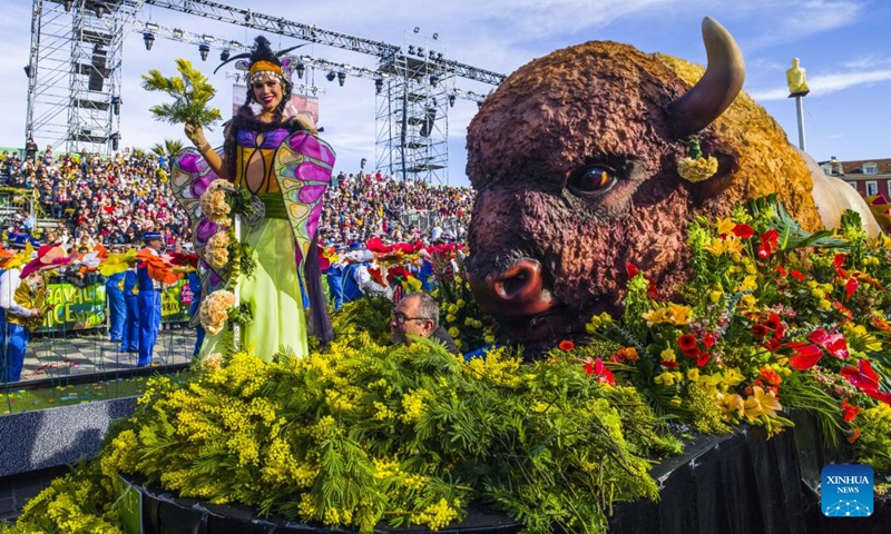 Actors perform during the Battle of the Flowers parade of the 2022 Nice Carnival in Nice, France, Feb. 16, 2022. The carnival runs from Feb. 11 to 27 under the theme King of Animals. Photo:Xinhua