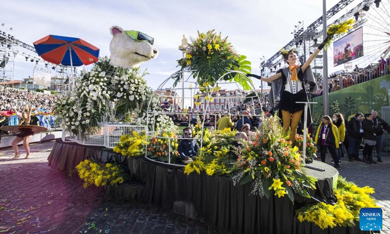 Actors perform during the Battle of the Flowers parade of the 2022 Nice Carnival in Nice, France, Feb. 16, 2022. The carnival runs from Feb. 11 to 27 under the theme King of Animals. Photo:Xinhua
