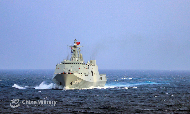 The amphibious dock landing ship Jinggangshan (Hull 999) attached to a landing ship flotilla with the navy under the PLA Southern Theater Command steams in waters of the South China Sea during a recent drill. (eng.chinamil.com.cn/Photo by Qiao Chenxi)