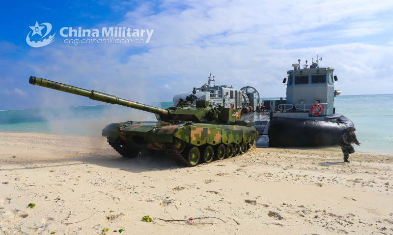 An army main battle tank rolls out of a naval air cushioned landing craft during a joint combat training exercise conducted by an army brigade and a naval landing ship group under the PLA Southern Theater Command on Feb.8. (eng.chinamil.com.cn/Photo by Li Jia)