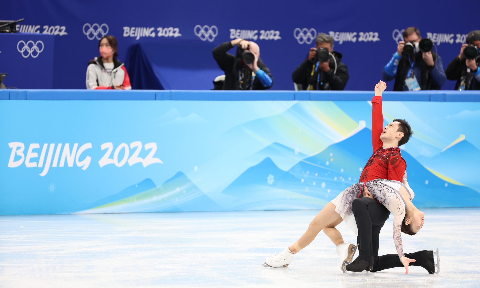 Live from Beijing 2022 Chinese figure skater Peng Cheng and Jin Yang set best season result in pairs free skate