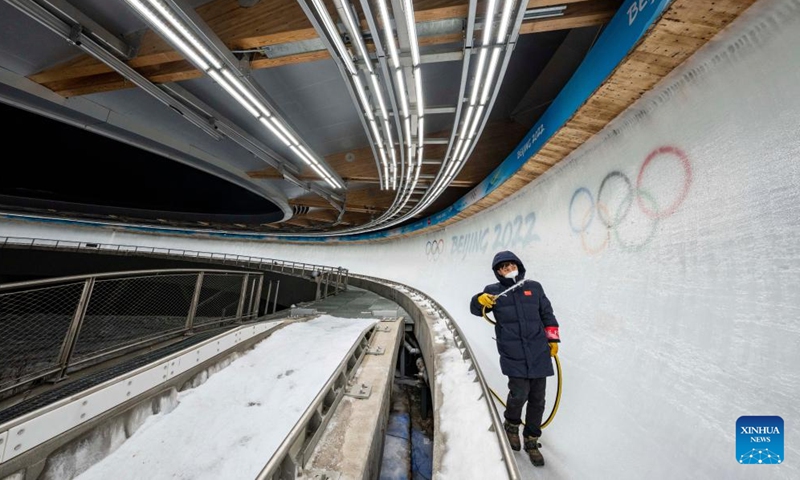 An ice maker maintains the track at the National Sliding Centre in Yanqing District, Beijing, capital of China, Feb. 15, 2022.Photo：Xinhua