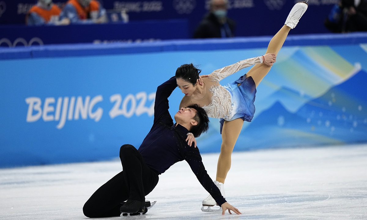 Sui Wenjing (right) and Han Cong compete in the pairs free skate program at the 2022 Winter Olympics on February 19, 2022, in Beijing. Photo: VCG